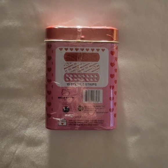 Hello Kitty Sanrio Metal Tin Bandaids 15 ct 3 Different Designs - Picture 2 of 2